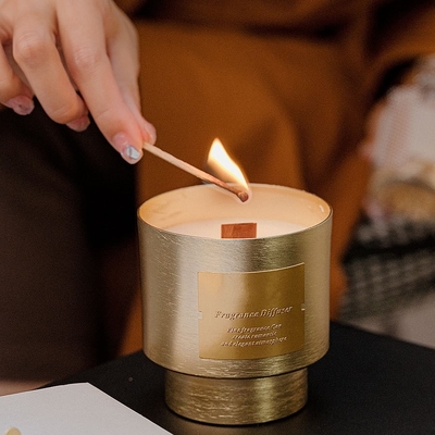 AROMA EV Özel Benzersiz Özel Etiket Ahşap Fitil Lüks Soya Balmumu Sevgililer Günü Hediyesi Için Altın Kaplama Metal Kavanozlar Mum