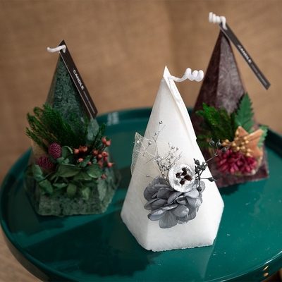 2 adet Hediye Kutusu Ile Romantik Çiçek Noel Ağacı Piramit Tipi Koni Ayağı Mumlar