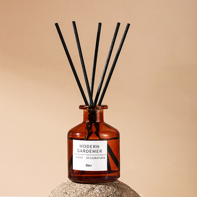 Özelleştirilmiş Cam Şişeler Ev Dekorasyonu Otel Kokusu Reed Difüzör 50ML