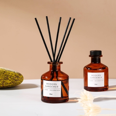 Özelleştirilmiş Cam Şişeler Ev Dekorasyonu Otel Kokusu Reed Difüzör 50ML